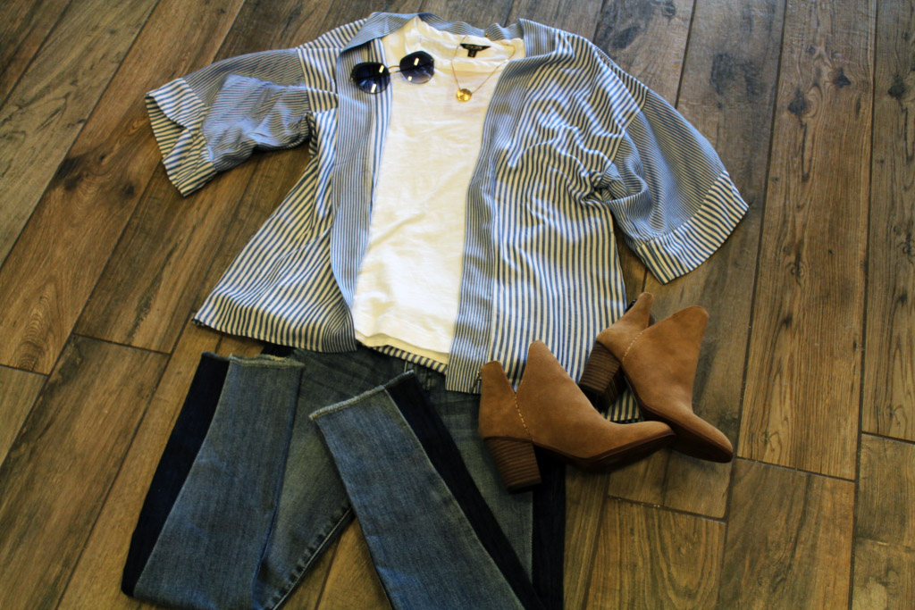 Outfit with jeans, white t-shirt, blue & white striped kimono, brown boots and Mykita sun glasses